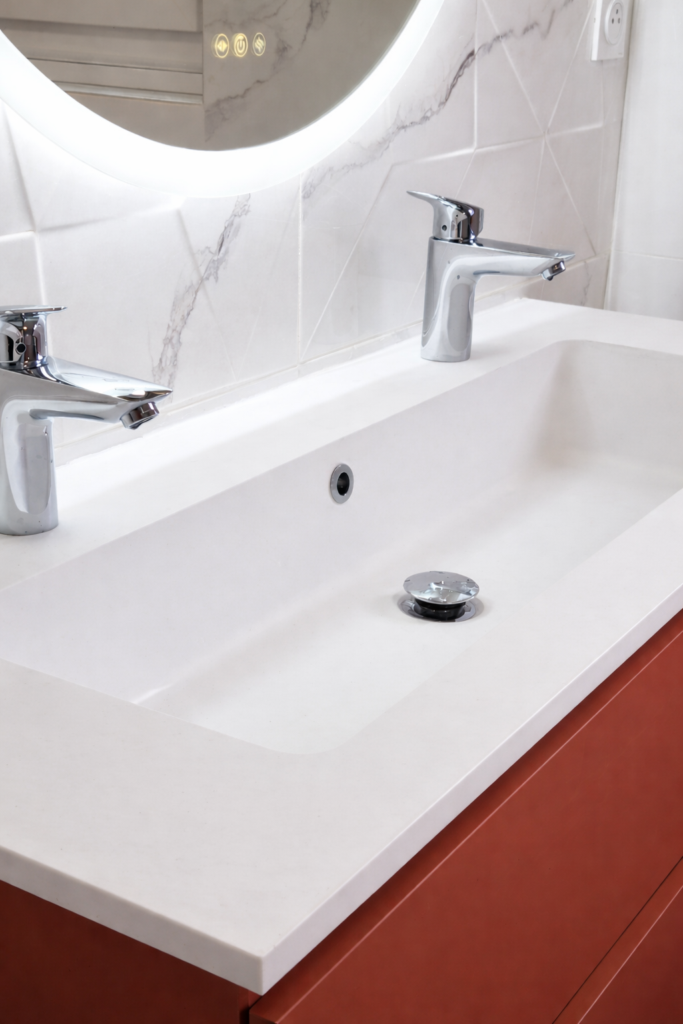 Aménagement salle d’eau dans la Loire : la vasque, élément clé du design